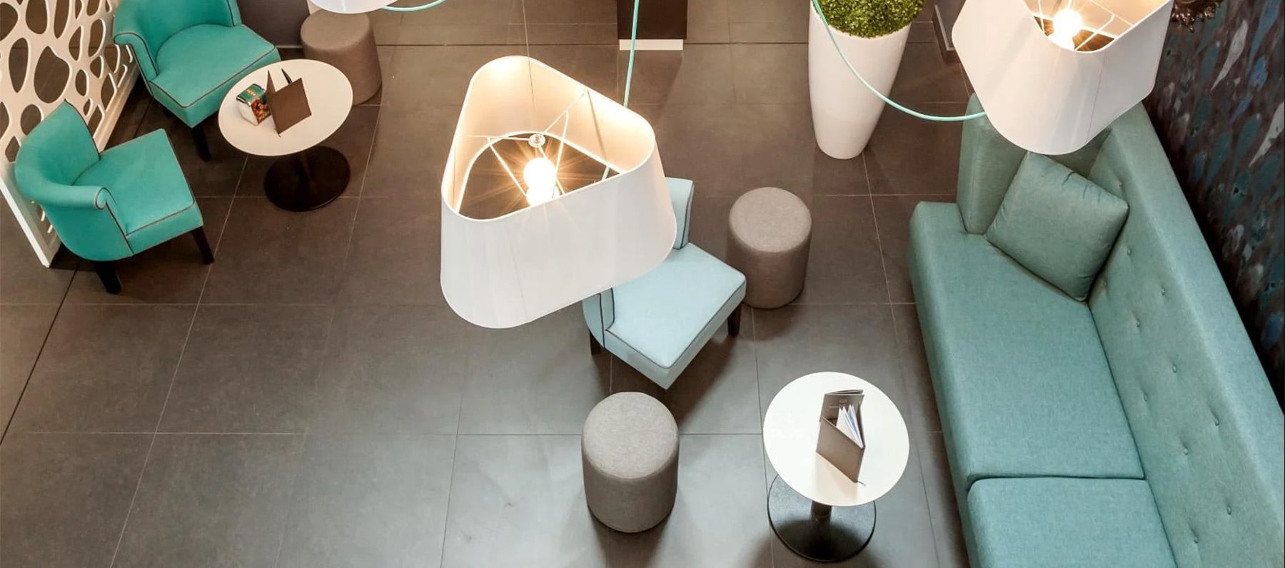 vue de dessus du salon détente de l hotel Comté d Ornon à gradignan
