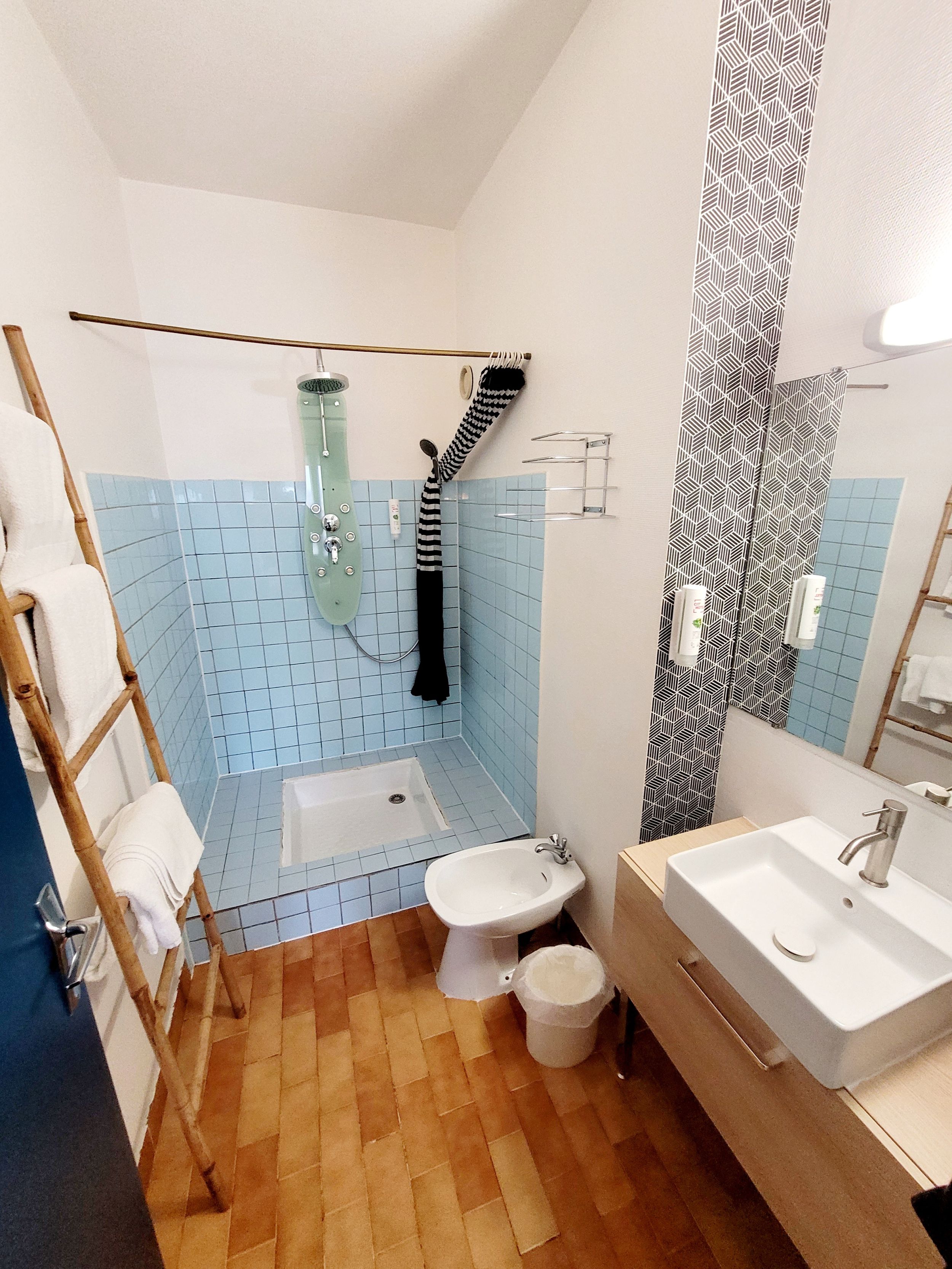 SALLE DE DOUCHE 1