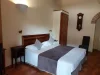 logis hotel le clos des arts chambres les mages 492631