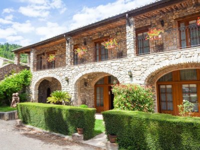 hotel le clos des arts facade les mages 428506 1