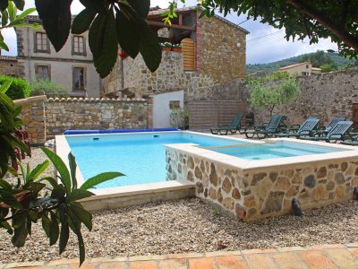 hotel le clos des arts piscine les mages 448617 1