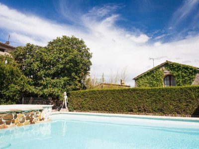 hotel le clos des arts piscine les mages 956861 1