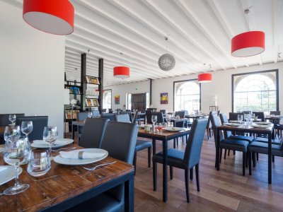 hotel le clos des arts restaurant les mages 295110