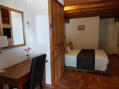 logis hotel le clos des arts chambres les mages 946337 1