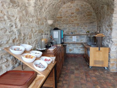 logis hotel le clos des arts petit dejeuner les mages 659187