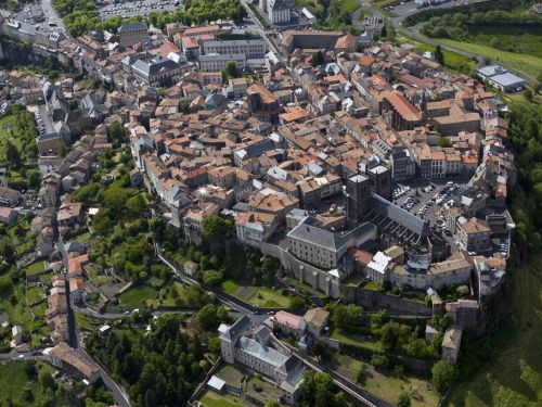 Saint-Flour, un voyage au cœur de l’histoire et de la culture 
