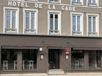 Facade paysage Hotel de la Gare de Troyes 002
