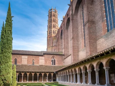 Apprécier la beauté et la sérénité du Couvent des Jacobins 