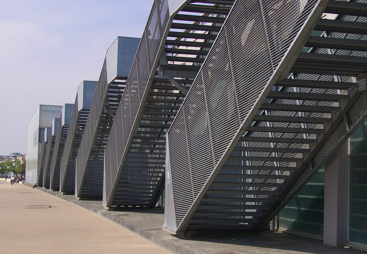 Les Hangars