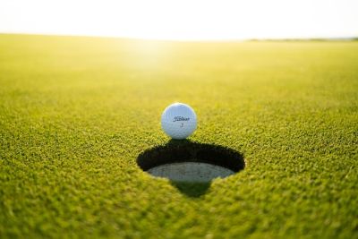 L'hôtel d'Orbigny est Partenaire Golfy avec le golf de La Rochelle La Prée et le golf de La Rochelle sud