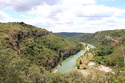 gorges-du-gardon-hotel-pont-du-gard-grotte-la-baume.jpeg