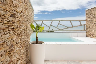 preabeach piscine vue mer mur pierre 1