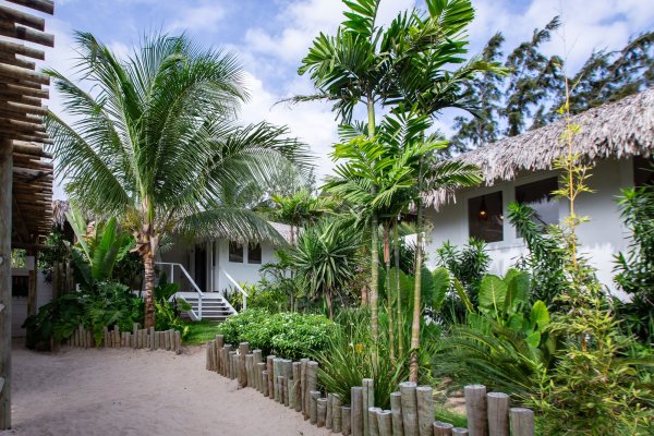 Terrace and tropical garden of the Preabeach Boutique Hotel villa, Praia do Préa