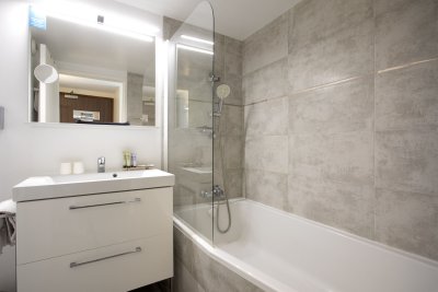 SALLE DE BAIN BAIGNOIRECONF PLUS ET CON 4EME ET 3EME