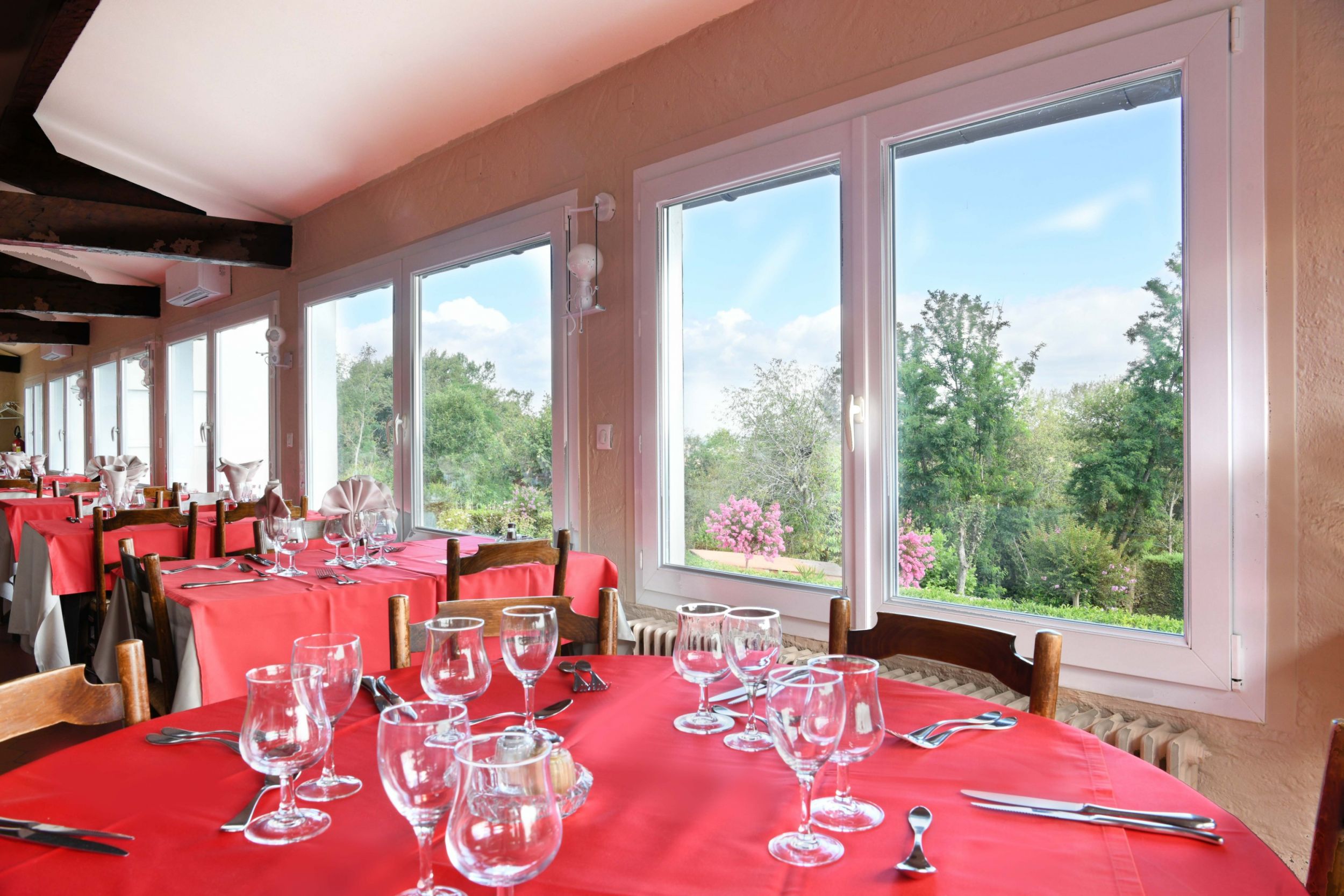 Aux Tauzins Hotel Restaurant les landes 30