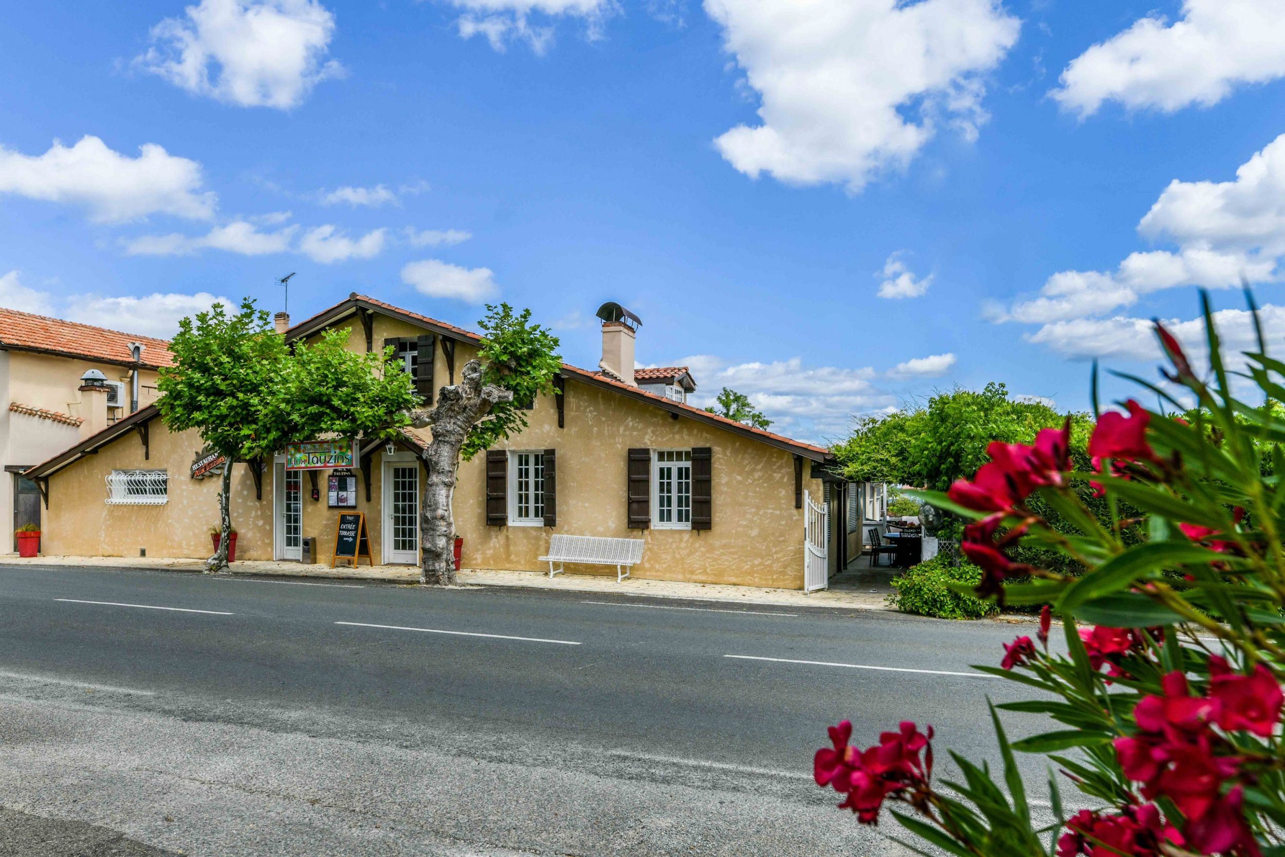 Aux Tauzins Hotel Restaurant les landes 49