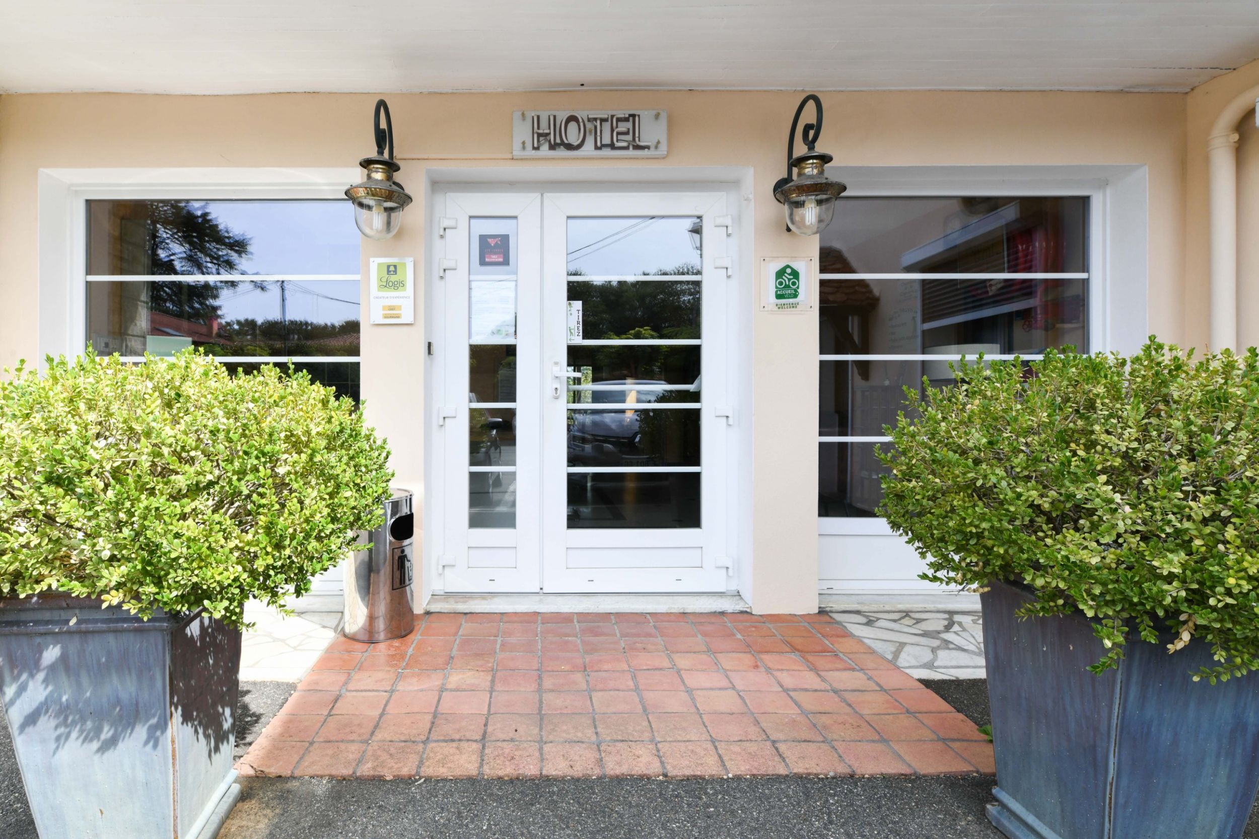 Aux Tauzins Hotel Restaurant les landes 81